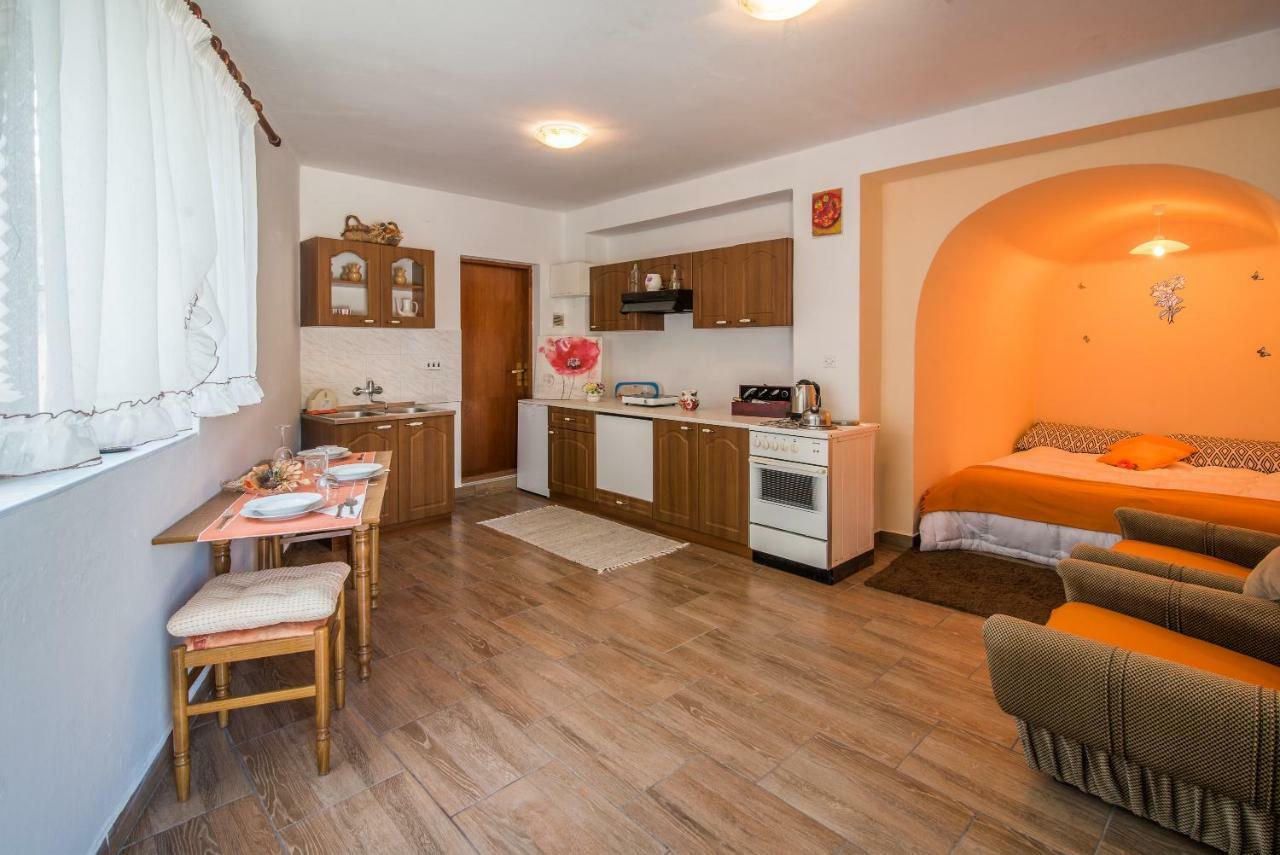 Apartmani Marija Malinska Exteriér fotografie